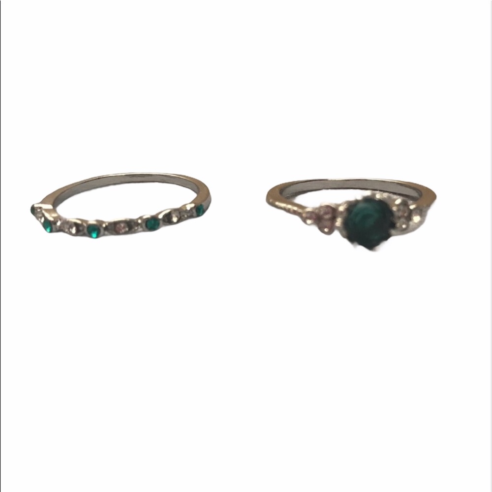2 Silver Rings Women’s 7.25 Faux Emerald Green Rhinestone Cocktail Jewelry - Picture 6 of 12